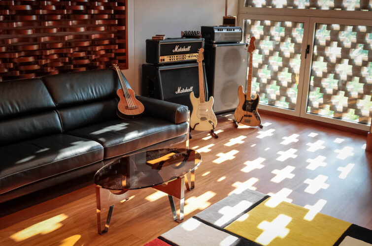 control-room-light-guitars